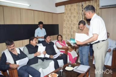 बिलासपुर सदर: बिलासपुर मुख्यालय पर पहुंचे डिप्टी सीएम मुकेश अग्निहोत्री, अधिकारियों के साथ की बैठक