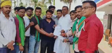 चितरपुर: झारखंड स्टेट स्टूडेंट्स यूनियन ने रजरप्पा में MP चंद्रप्रकाश चौधरी से की मुलाकात, 60-40 नियोजन नीति को लेकर सौंपा ज्ञापन