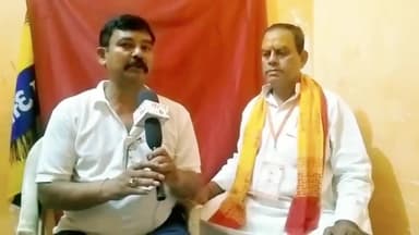 गोरखनाथ मंदिर में वर्षों से सेवा दे रहें स्वर्ण व्यवसायी राधकान्त वर्मा जी ने तैयार मूर्तियों के लिए बनाये मुकुट!