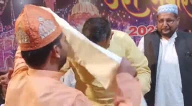 गोरखपुर: दरगाह मुबारक खान शहीद पर उर्स को सकुशल संपन्न कराने वाले पुलिस व प्रशासनिक अधिकारियों को किया गया सम्मानित