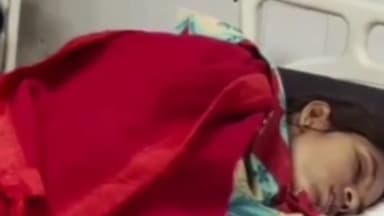 आलापुर: अमड़ी टोल प्लाजा के समीप अनियंत्रित बाइक की चपेट में आने से महिला हुई घायल, स्थानीय लोगों ने अस्पताल में भर्ती कराया