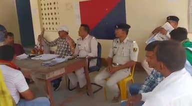 शिवसागर: भूमि विवाद के मामलों को लेकर शिवसागर थाना परिसर में लगाया गया जनता दरबार, तीन मामलों का ऑन द स्पॉट हुआ निपटारा