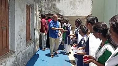 ফরিদপুর দুর্গাপুর: দুর্গাপুরে ভিরিঙ্গি গার্লস হাইস্কুলে ২টি শ্রেণিকক্ষ তৈরি করে দিল বেসরকারি সংস্থা SRMB, আনুষ্ঠানিক উদ্বোধন হল আজ