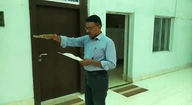 कवर्धा: SP डॉ. लाल उमेंद सिंह द्वारा SP कार्यालय में आतंकवाद विरोधी दिवस को लेकर पुलिस अधिकारी व कर्मचारियों को दिलाई गई शपथ