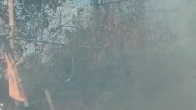 कांके: पुंदाग स्थित सेल सिटी रोड के पास लगी आग, फायर ब्रिगेड की टीम ने पाया काबू