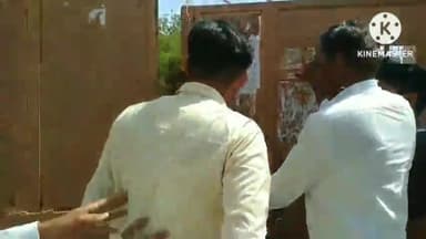 जालौर: जालौर रविवार को पीटीईटी परीक्षा केंद्र शहरी पर देरी से पहुंचे परीक्षार्थियों ने प्रवेश की गुहार लगाई