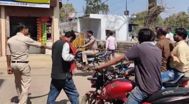 मुंगावली: मुंगावली पुलिस ने कस्बे में चलाया वाहन चेकिंग अभियान,चार वाहन चालकों पर की चालानी कार्रवाई