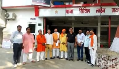 मुज़फ्फरनगर: सिविल लाइन थाने पर पहुंचे क्रांति सेना के पदाधिकारियों ने सोशल मीडिया पर भगवान परशुराम के खिलाफ टिप्पणी करने वाले उठाई क