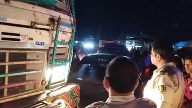 कुर्सेला: थाना क्षेत्र में एनएच-31 पर एक कार को ट्रक ने मारी ठोकर, बाल-बाल बचे दोनों चालक