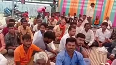 रतलाम नगर: बंजली ग्राम वासियों ने किया अनिश्चितकालीन धरना प्रदर्शन, प्रशासन द्वारा पट्टे नहीं देने से नाराज ग्रामवासी