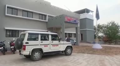 राजिम: ग्राम कुरूद में लोगों को शराब पीने के लिए प्रयोजन उपलब्ध कराने वाले के विरुद्ध आबकारी एक्ट की हुई कार्रवाई