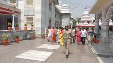 गोरखपुर: सीएम व गोरक्षपीठाधीश्वर योगी आदित्यनाथ ने गोरखनाथ मंदिर में विधि विधान से नौ देवी विग्रह की प्राण प्रतिष्ठा