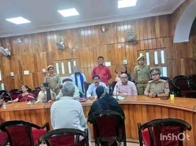 बहराइच: पुलिस लाइन सभागार में परिवार परामर्श केंद्र द्वारा पारिवारिक मामलों में कराई गई काउंसलिंग, 3 प्रकरण में कराई गई सुलह