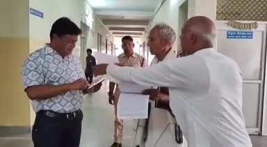 ବରଗଡ: ଜିଲ୍ଲାପାଳଙ୍କ କାର୍ଯ୍ୟାଳୟରେ ଅତିରିକ୍ତ ଜିଲ୍ଲାପାଳଙ୍କୁ ଭେଟି ଦାବିପତ୍ର ଦେଲେ ବୀର ସୁରେନ୍ଦ୍ର ସାଏ ଆଞ୍ଚଳିକ ସ୍ମୃତି କମିଟି