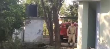 नगरोटा सूरियां: नगरोटा सूरियां वार्ड नं 1 में बिजली की तारों में स्पार्किंग होने से बांस के पेड़ों में लगी आग, बाल-बाल बचे मकान