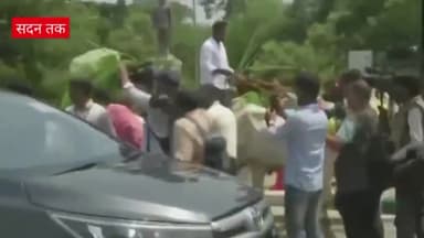 जब बैलगाड़ी से विधानसभा पहुंचे कांग्रेस विधायक।