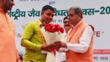 रामनगर: रामनगर के समाजसेवी मोनू भाष्कर को पर्यावरण के क्षेत्र में किए जा रहे उत्कृष्ट कार्यों हेतु वन मंत्री ने किया सम्मानित