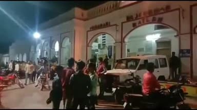 रतलाम नगर: जिला अस्पताल रतलाम के बाहर मरीज के साथ आए अटेंडर वृद्ध को ऑटो चालक टक्कर मारकर हुआ फरार, अस्पताल मे करवाया गया भर्ती