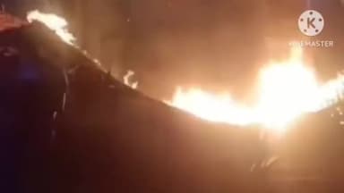 बगहा: बेतिया के बड़ा रामना स्थित आधा दर्जन दुकानों में लगी आग, लाखों की संपत्ति जलकर हुई राख