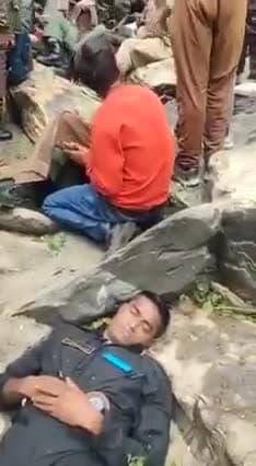 सेना का एक हेलीकॉप्टर क्रैश हुआ जिसमें सैनिक घायल हुए कश्मीर के
मुस्लिमों ने बचाई जान