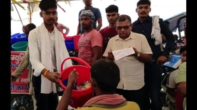 बेगूसराय: सिहमा पथला टोल में 190 अग्नि पीड़ितों के बीच भारतीय कम्युनिस्ट पार्टी द्वारा बांटी गई राहत सामग्री