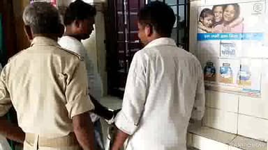 समस्तीपुर: कोरबद्दा से पुलिस ने नशे की हालत में एक व्यक्ति को किया गिरफ्तार, व्यक्ति ने आरोप से किया इनकार