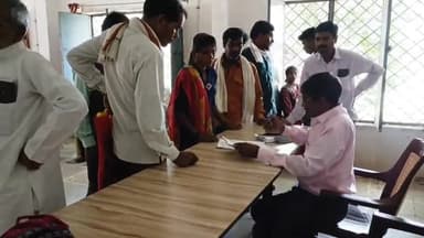 सिरोंज: स्थानीय तहसील कार्यालय में जनसुनवाई का हुआ आयोजन, तहसीलदार ने लोगों की सुनीं समस्याएँ