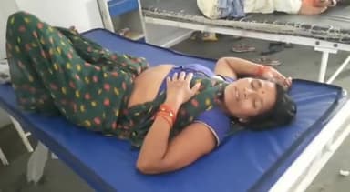 छतरपुर नगर: ग्राम ईकारा में अज्ञात कीड़े के काटने से बिगड़ी महिला की हालत, ज़िला अस्पताल में किया गया भर्ती