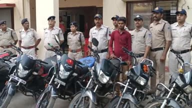 सिरोंज: सिरोंज पुलिस ने शातिर चोर को गिरफ्तार कर 8 लाख 40 हजार रुपए की कीमती 12 मोटरसाइकल की ज़ब्त