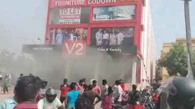 ଜଟଣୀ: ପାତ୍ରପଡା ସ୍ଥିତ ଏକ ସପିଙ୍ଗ ମଲରେ ଲାଗିଲା ନିଆଁ