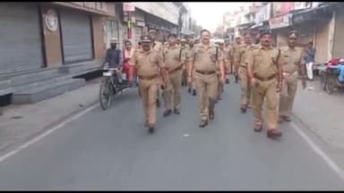 शाहबाद: शाहाबाद समेत शहर में पुलिस ने की पैदल गस्त, संवेदनशील स्थानों के आस-पास निगरानी बढ़ाने के निर्देश