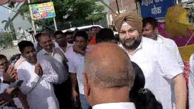 करनाल: मेरठ रोड पर महापौर रेनू बाला गुप्ता ने महर्षि कश्यप चौक के निर्माण कार्य का नारियल फोड़कर किया शुभारंभ