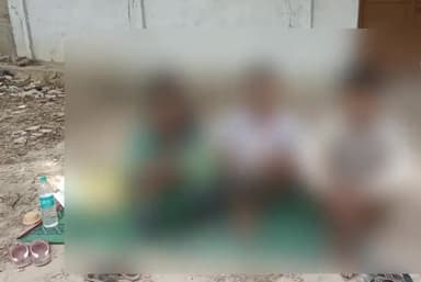 बहराइच: खैरीघाट थाना क्षेत्र के एक गांव के पीड़ित बैठे धरने पर, एफआईआर में छेड़छाड़ को लेकर पीड़ित का धरना जारी