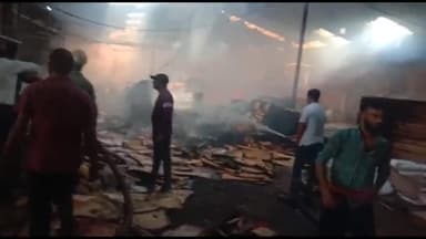 जगाधरी: खजूरी में प्लाईवुड फैक्ट्री में आग लगने के कारण लाखों रुपए का सामान जलकर हुआ राख, फायर ब्रिगेड की टीम ने आग पर पाया काबू