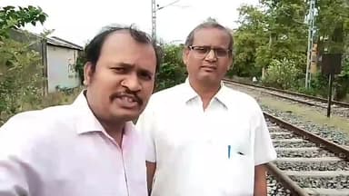 हिलसा: हिलसा रेलवे स्टेशन पर छोटी प्लेटफार्म कारण बड़ी ट्रेन आने पर झाड़ियों में उतरना पड़ता है यात्रियों को
@prakashkr3252