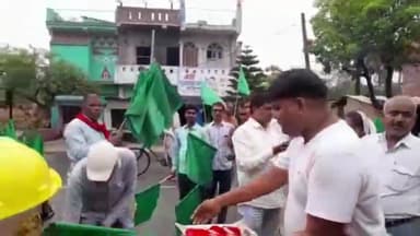 नावकोठी: महेशवारा में लोहिया स्वच्छ मिशन फेज टू की हुई शुरुआत, कचरा प्रबंधन हेतु ठेला को हरी झंडी दिखाकर किया गया रवाना