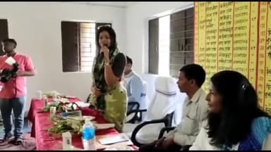 लोहरदगा: डोकरा आर्ट की लोहरदगा में पंचायती राज निदेशक ने ली जानकारी, अधिकारियों को डोकरा आर्ट को विकसित करने के दिए निर्देश