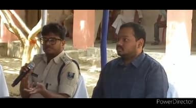 कहरा: 25 मई को होने वाले पंचायत उपचुनाव को लेकर DM व SP ने जेल कॉलोनी हाईस्कूल में चुनाव कर्मी को संयुक्त रूप से किया संबोधित