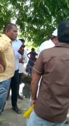 सलोन: सराय परशू गांव में जलती हुई स्ट्रीट लाइट खोलते हुए विद्युत कर्मी व ग्रामीणों में हुई झड़प वीडियो सोशल मीडिया पर वायरल