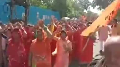 रतलाम नगर: महँदीकुई बालाजी मंदिर में कलश स्थापना को लेकर निकाली शहर में भव्य कलश यात्रा हजारों की संख्या में महिलाएं उपस्थित