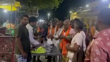 होशंगाबाद नगर: नर्मदा पुरम शहर के सेठानी घाट पर सीएम के सुपुत्र कार्तिकेय सिंह चौहान के जन्मदिवस पर जरूरतमंदों को भोजन बाटा