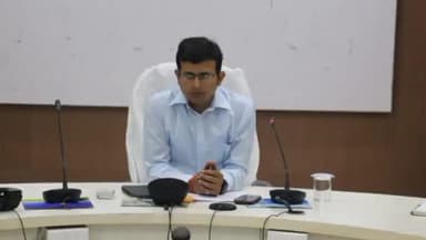 होशंगाबाद नगर: जिला कलेक्टर नीरज कुमार सिंह ने कलेक्ट्रेट कार्यालय में एग्रीकल्चर मार्केटिंग की पॉलिसी बनाएं कलेक्टर ने दिए निर्देश