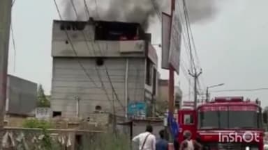 ਸ਼ਾਹਕੋਟ: ਨਕੋਦਰ ਵਿਖੇ ਈਸ਼ਵਰ ਕਿਚਨ ਰੈਸਟੋਰੈਂਟ ਦੀ ਉੱਪਰਲੀ ਮੰਜਿਲ 'ਤੇ ਲੱਗੀ ਭਿਆਨਕ ਅੱਗ, ਕਰੀਬ ਡੇਢ ਲੱਖ ਰੁਪਏ ਦਾ ਹੋਇਆ ਨੁਕਸਾਨ