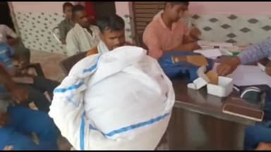 बलरामपुर: बिनुहनी कला पंचायत भवन में प्रधानमंत्री किसान सम्मान निधि से संबंधित एक शिविर का किया गया आयोजन