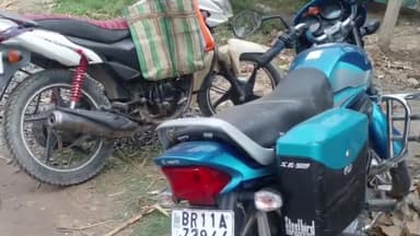 पूर्णिया पूर्व: कालीगंज चौक पर एक बाइक सवार ने दूसरे बाइक सवार को मारी ठोकर दो घायल इलाज के लिए भेजा गया जीएमसीएच