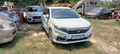 शाहबाद: शाहाबाद पुलिस ने बड़ी फील्ड के पास खड़े पांच वाहनों को पकड़ा