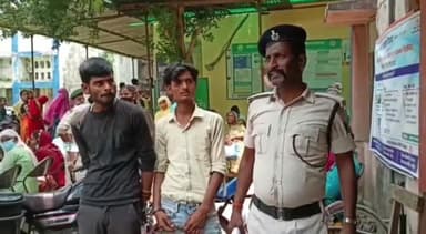 कटिहार: मिरचाईबाड़ी में चोरी के आरोप में दो युवक गिरफ्तार, मेडिकल जांच के बाद भेजा जेल