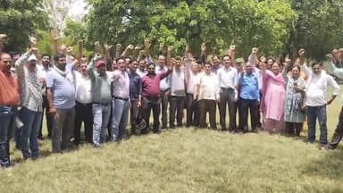 बीकानेर: मंत्रालय कर्मचारियों का कार्य बहिष्कार 38वें दिन भी जारी, कर्मचारी मैदान में किया विरोध प्रदर्शन