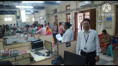 जालौर: गुरुवार को ₹2000 के नोट जमा करवाने के लिए कचहरी के सामने एसबीआई बैंक पहुंचे लोग