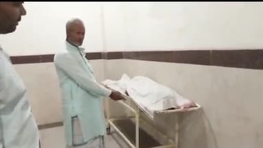 बेतिया: कदमवा में अपराधियों ने फिल्मी स्टाइल में युवक की चाकुओं से हमला करने के बाद गोली मारकर की हत्या, जांच में जुटी पुलिस